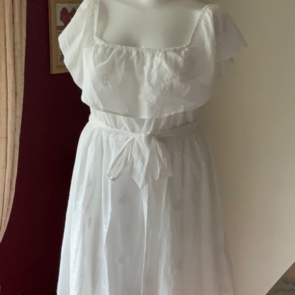 New OFF-THE-SHOULDER TIE-WAIST SKATER DRESS - CHALLIS WHITE EMBROIDERY - Picture 5 of 11